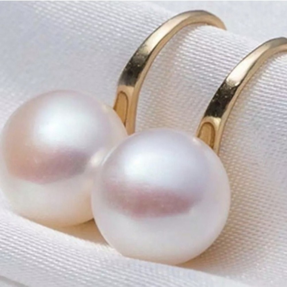 pearl earrings   new  white pearls